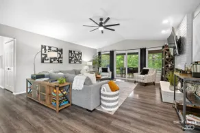 ☆ THE BELLA ☆ Near Trailheads & Lakes ☆ Back Patio - Image 2