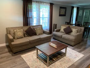 Cheerful 3-Bedroom home with great location. - Image 2