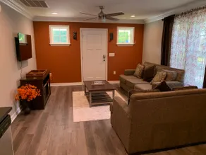 Cheerful 3-Bedroom home with great location. - Image 4