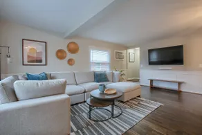 Perfect 3 Bed 1.5 Bath townhouse in Royal Oak MI - Image 2