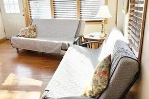Large 2BD cottage 10 min to Pier & Beach Sleeps 6 - Image 3