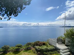 5-bedroom waterfront House with beach - Image 3