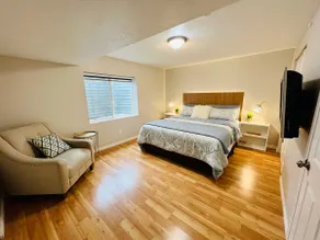 Cozy Private Apartment with 2 King Beds and 2 Queen Beds - Image 5