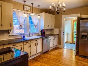Unique Family Cottage, Quiet, Close to Downtown - Image 5