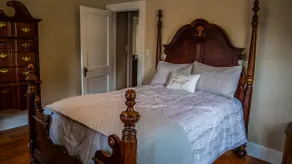 Unique Family Cottage, Quiet, Close to Downtown - Image 4