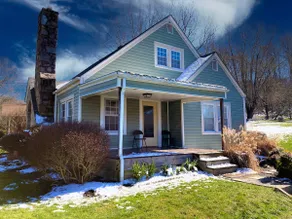 Unique Family Cottage, Quiet, Close to Downtown - Image 2