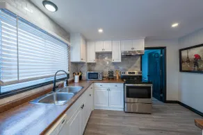 Waterfront 3 Bedroom Home! - Image 5