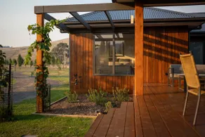 AROONA FLATS  -  Modern Home On Acerage With Private River Frontage - Image 4