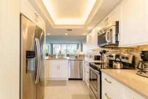 Privat Beach Vacation Condo - Image 3