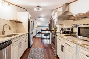 UChicago Luxurious King Suite Lakefront - Image 3