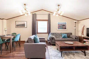 UChicago Luxurious King Suite Lakefront - Image 2
