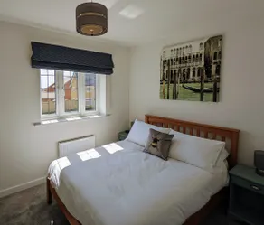 2 bedroom house with parking - Image 3