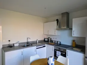 2 bedroom house with parking - Image 4