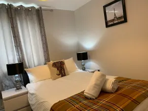 Serviced Luxury Modern Belfast City Centre 2 Bed Apartment - Image 3