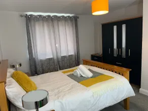 Serviced Luxury Modern Belfast City Centre 2 Bed Apartment - Image 4