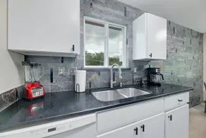 Clean, Comfortable Home on the Greenbelt - Image 4