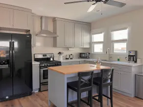 Handcrafted bungalow in the heart of Long Beach - Image 5