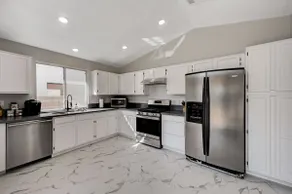 Cheerful 3-bedroom retreat with pool & spa! - Image 4