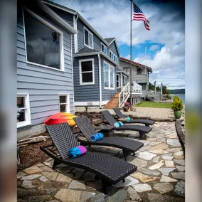 Beach Home w/King, Queen, 2 pullout beds + WiFi. See Whales/Eagles Walk to ferry - Image 5