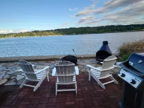 Beach Home w/King, Queen, 2 pullout beds + WiFi. See Whales/Eagles Walk to ferry - Image 4