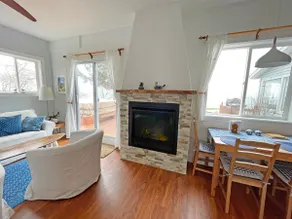 Lakefront Beautiful Private Vacation Suite - Image 5