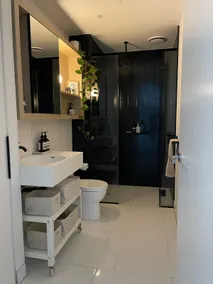 Collingwood Tree-View Apartment - Image 3