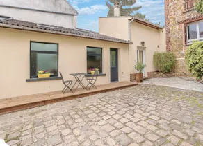 Beautiful single-story guest house 12 minutes from Paris - Image 2