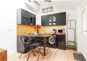 Beautiful single-story guest house 12 minutes from Paris - Image 4