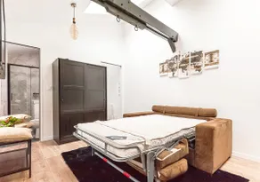 Beautiful single-story guest house 12 minutes from Paris - Image 5