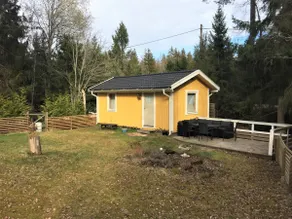 Family-friendly cottage plus guest house near lake. - Image 5
