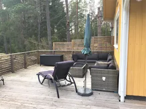 Family-friendly cottage plus guest house near lake. - Image 4