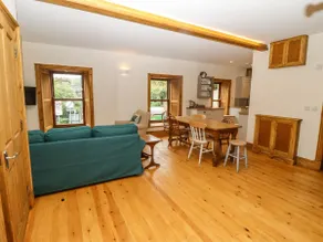 Gorgeous cottage apartment with terrace and view - Image 3