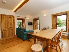 Gorgeous cottage apartment with terrace and view - Image 2
