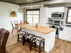 Charming, peaceful farm cottage + horse boarding - Image 5