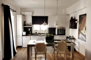 Bright Apartment Next to the Sea with Garden - Image 2