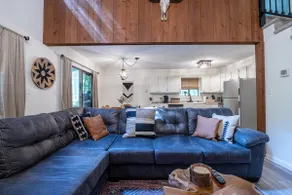 Peaceful Mountain cabin with indoor wood fireplace - Image 5