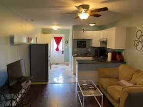 Nice Small Apartment - close to EVERYTHING! - Image 5