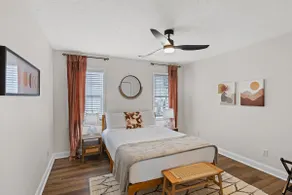 4 BR Home / 5 mins to DT / Game Room / 5 Stars - Image 5