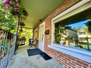 The hummingbird heritage home in downtown Nelson - Image 5