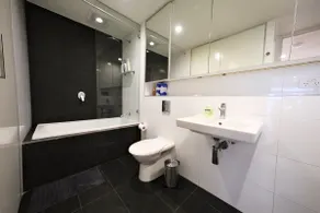Superb 1 bed apartment in Syd CBD darling harbour - Image 5