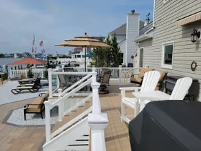 5BR/3BTH waterfront family beach house with hot tub, kayaks, bikes and game room - Image 4