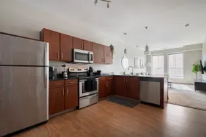 Downtown Luxury Apartment - Image 5