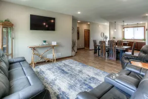 Located minutes to great attractions in Iowa Lakes - Image 5
