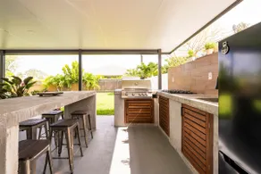Tropical Green Home in Hollywood, Florida - Image 2