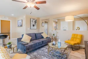 Spacious 3BR home. 15 minutes to strip and airport - Image 2
