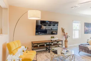 Spacious 3BR home. 15 minutes to strip and airport - Image 3