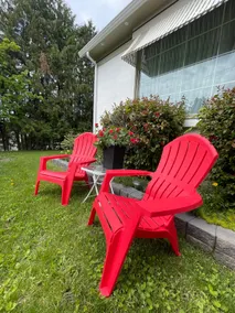 Red Bench Airbnb-East Hill 2 rooms, 3 beds + bath. - Image 2