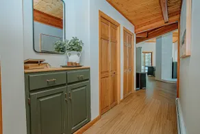 Private, Modern 4 Bedroom Lakefront Escape - Image 2