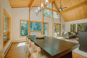 Private, Modern 4 Bedroom Lakefront Escape - Image 5