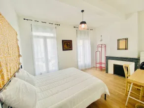 Beautiful Bright Sunny Apartment F4 with Large Terrace - Image 2